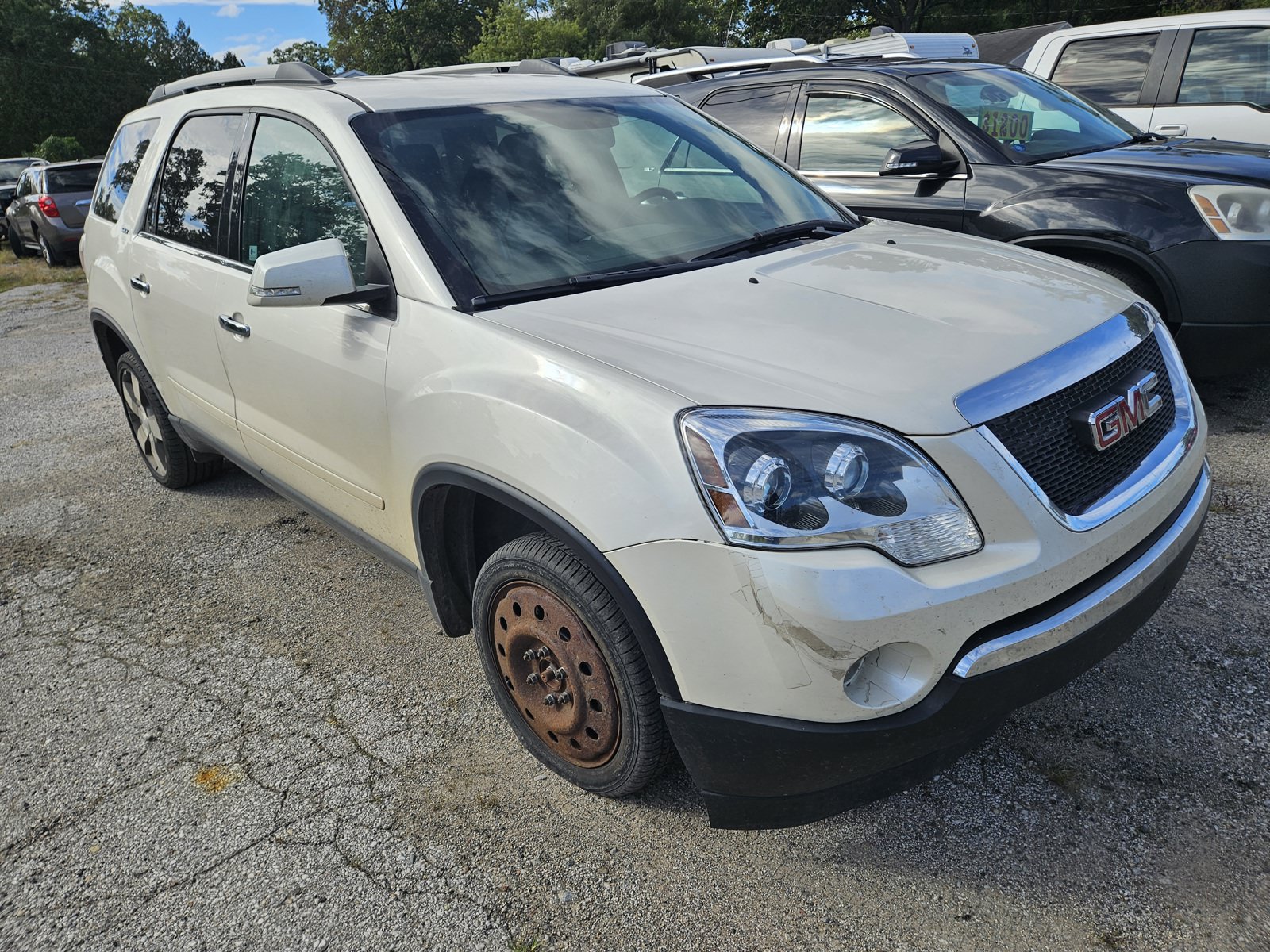 Used 2011 GMC Acadia SLT FWD image 2
