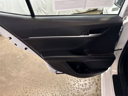 Used 2024 Toyota Camry SE image 21