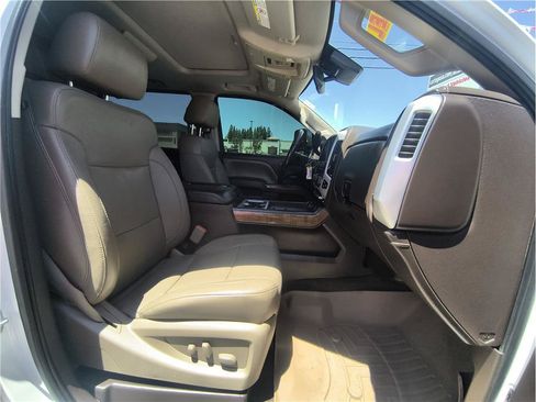 Used 2015 GMC Sierra 2500 SLT w/ Duramax Plus Package AWD/4WD image 9