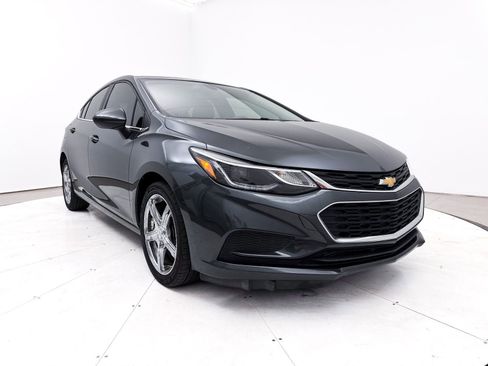 Used 2018 Chevrolet Cruze LT image 8