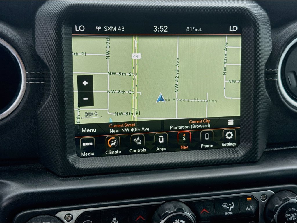 Used 2022 Jeep Wrangler Unlimited Sahara w/ Cold Weather Group AWD/4WD image 14