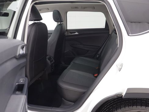 Used 2025 Volkswagen Taos SE image 13