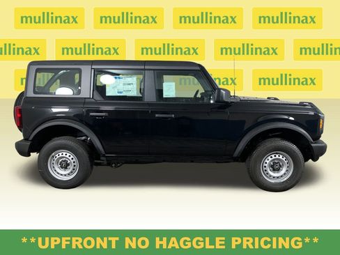 New 2025 Ford Bronco 4-Door image 2