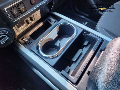 Used 2022 Nissan Titan SV w/ SV Utility Package image 23