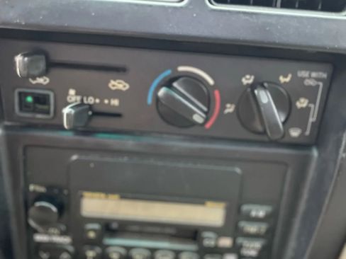 Used 2000 Toyota Tacoma 2WD Regular Cab image 5