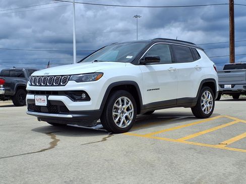 Used 2025 Jeep Compass Limited AWD/4WD image 1