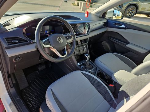 Certified 2022 Volkswagen Taos SE w/ IQ.Drive SE Package image 10