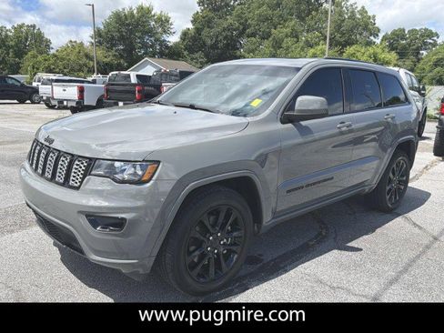 Used 2022 Jeep Grand Cherokee Laredo X RWD image 3