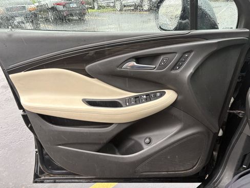 Used 2020 Buick Envision Essence image 3