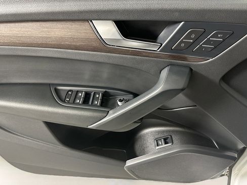 Used 2023 Audi Q5 2.0T Premium w/ Convenience Package image 21