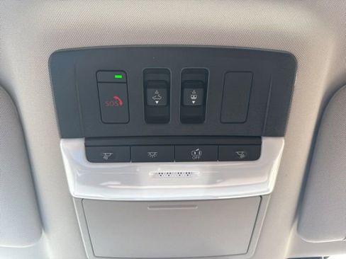 Used 2024 Nissan Pathfinder Platinum w/ Black Appearance Package image 23