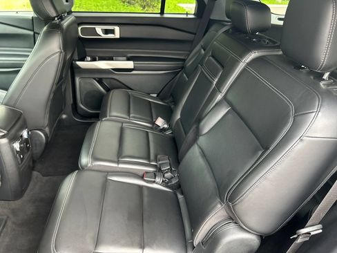 Used 2022 Ford Explorer XLT w/ Equipment Group 202A AWD/4WD image 12