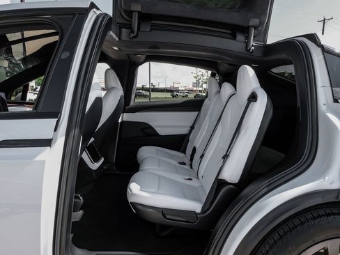 Used 2024 Tesla Model X AWD/4WD image 34