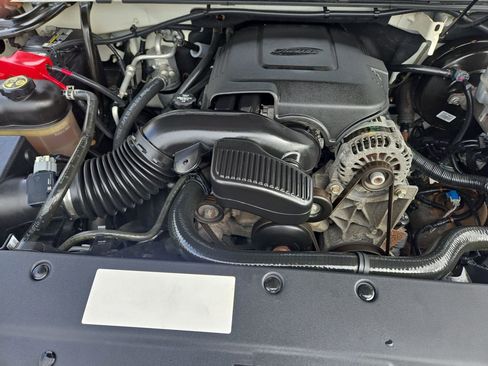 Used 2013 Chevrolet Avalanche LTZ image 31