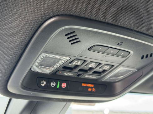 Used 2023 Chevrolet Traverse RS AWD/4WD image 31