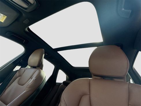 Used 2023 Volvo XC60 B5 Plus w/ Protection Package Premier image 24