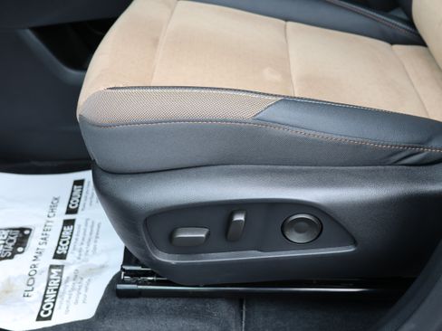 Used 2025 Chevrolet Equinox ACTIV w/ Safety and Technology Package AWD/4WD image 23