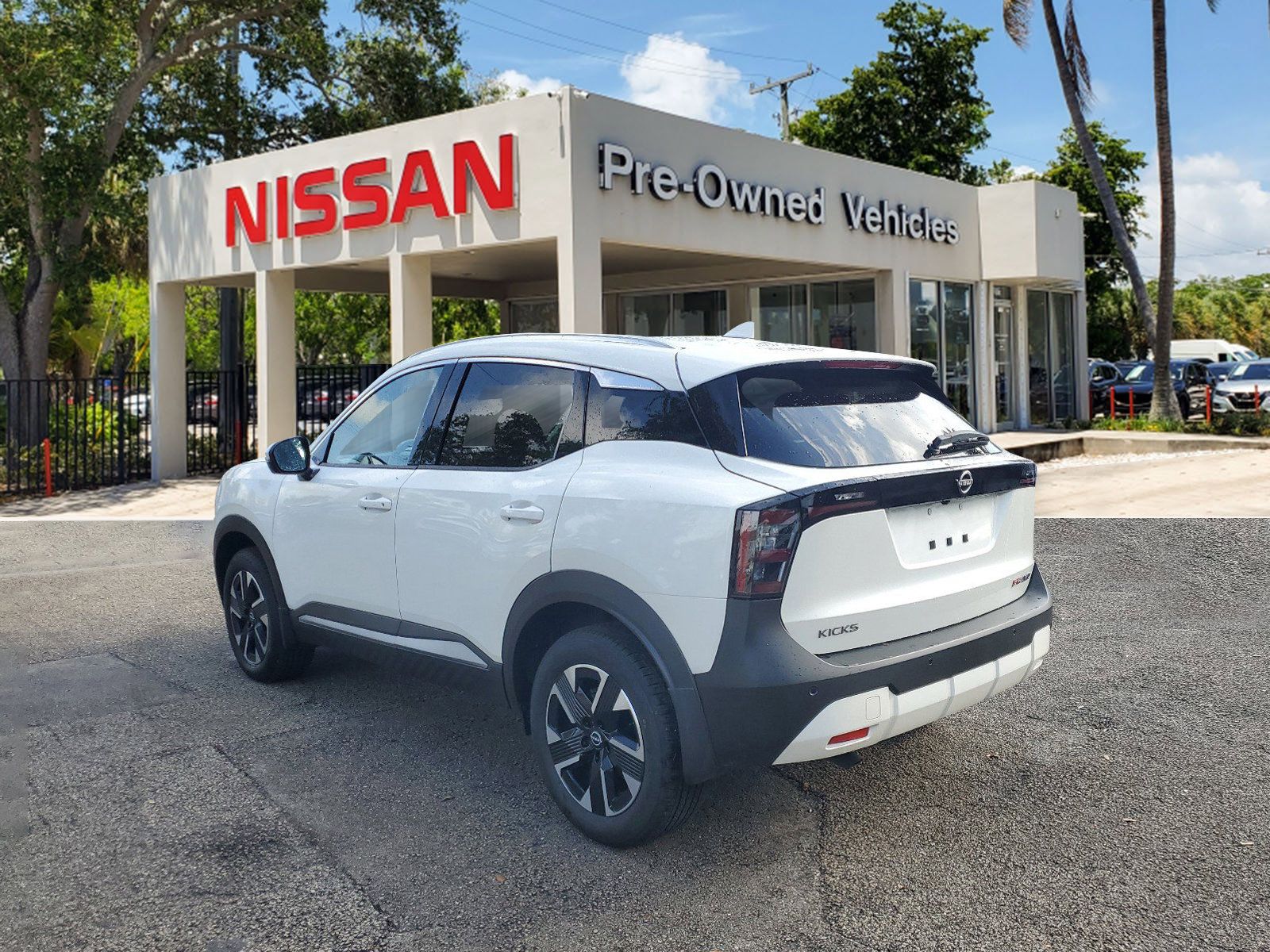 Certified 2025 Nissan Kicks SR AWD/4WD image 6