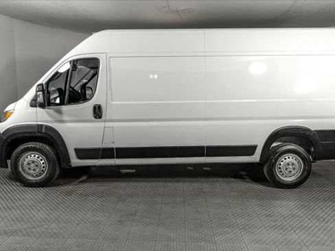 Used 2024 RAM ProMaster 2500 w/ Convenience Group FWD image 3