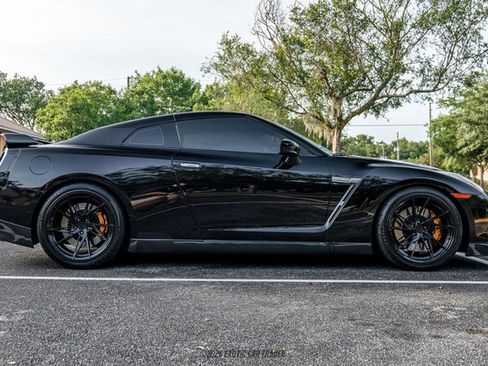 Used 2010 Nissan GT-R Premium AWD/4WD image 7