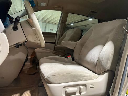 Used 2005 Toyota Sienna LE FWD image 9