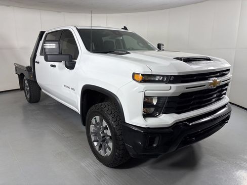 Used 2024 Chevrolet Silverado 2500 Custom w/ Custom Value Package AWD/4WD image 2
