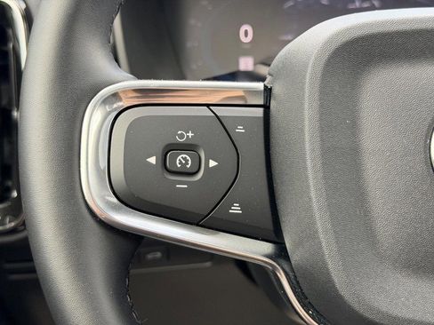Certified 2025 Volvo XC40 B5 Plus AWD/4WD image 18