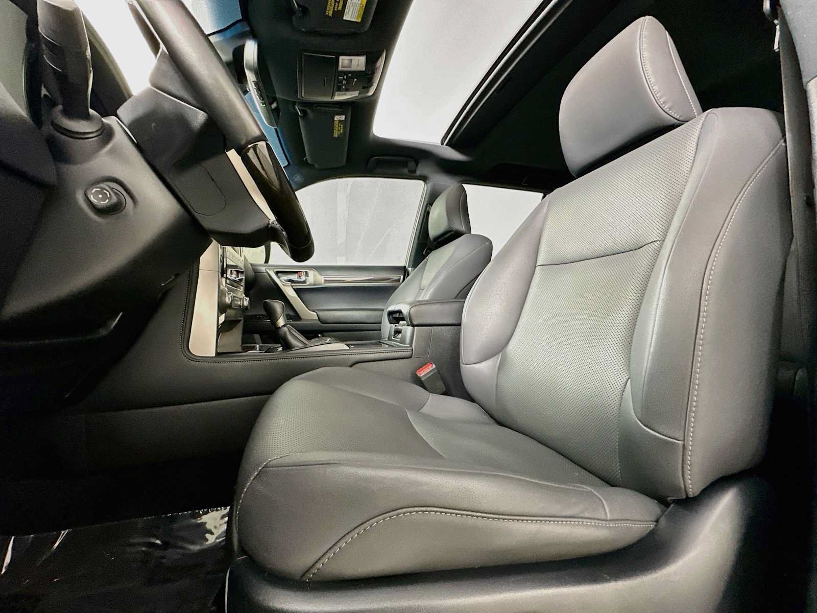 Used 2021 Lexus GX 460 Premium w/ Accessory Package AWD/4WD image 19
