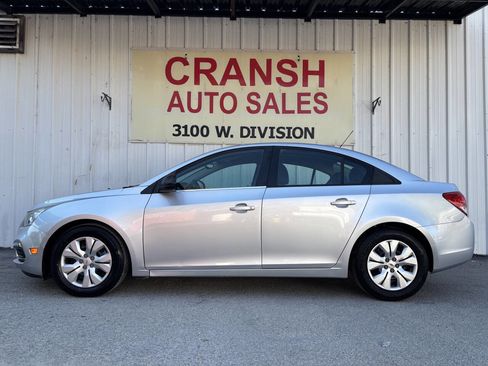 Used 2015 Chevrolet Cruze LS image 5