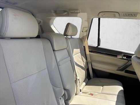 Used 2018 Lexus GX 460 Premium w/ Premium Package AWD/4WD image 26