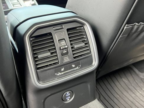 Certified 2026 Porsche Macan AWD/4WD image 19