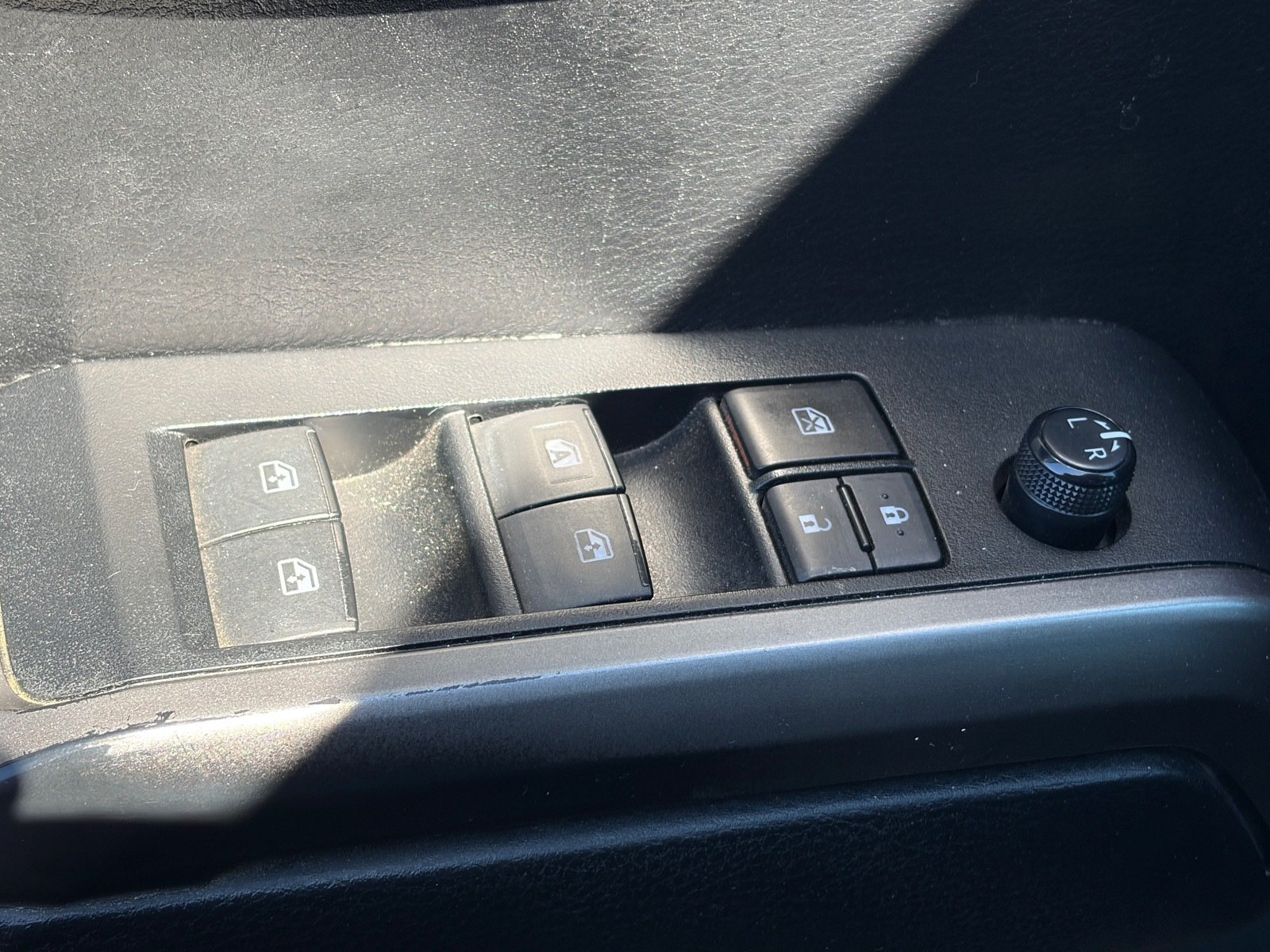Used 2021 Toyota Tacoma SR5 w/ Technology Package AWD/4WD image 7