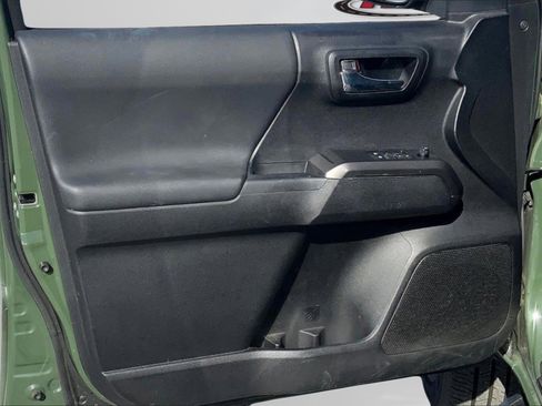 Used 2022 Toyota Tacoma TRD Off-Road image 24