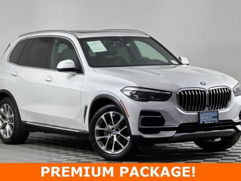 Used 2022 BMW X5 xDrive40i w/ Premium Package image 2