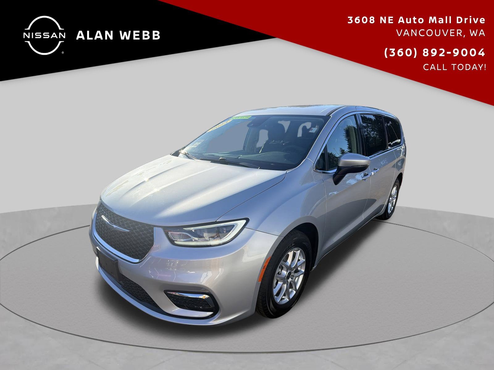 Used 2023 Chrysler Pacifica Touring-L FWD image 1