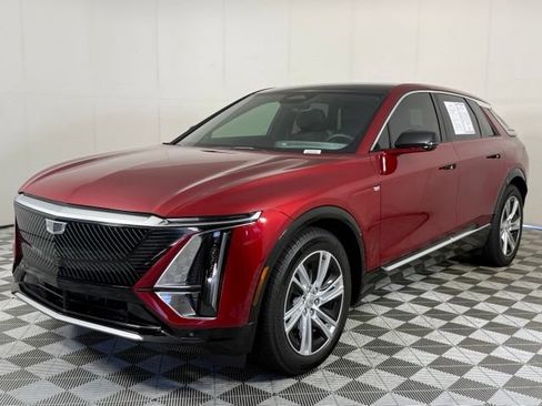 Used 2024 Cadillac Lyriq Tech AWD/4WD image 2