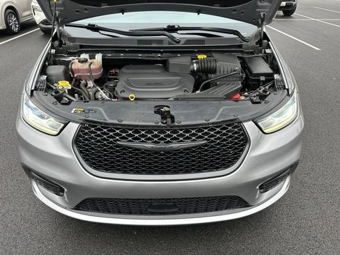 Used 2021 Chrysler Pacifica Limited w/ S Appearance Package image 10