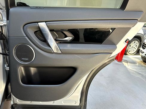 Used 2023 Land Rover Discovery Sport SE image 10