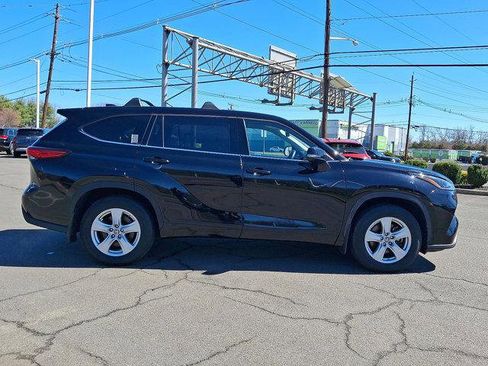 Certified 2021 Toyota Highlander LE image 27