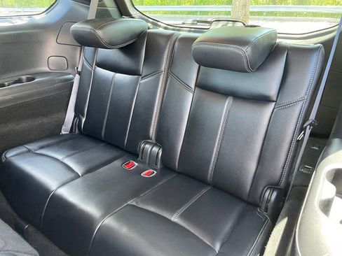 Used 2019 Nissan Pathfinder SL AWD/4WD image 6