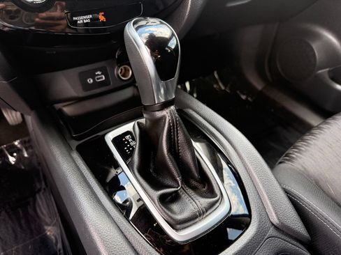 Used 2019 Nissan Rogue SV FWD image 26