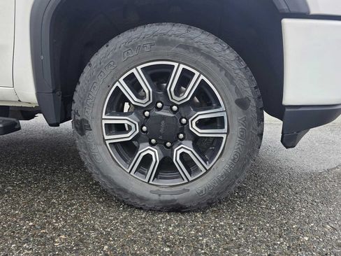 Used 2020 GMC Sierra 2500 AT4 w/ AT4 Premium Package AWD/4WD image 9