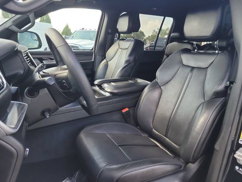 Certified 2024 Jeep Wagoneer Series II w/ Flexible Seating Group RWD image 22