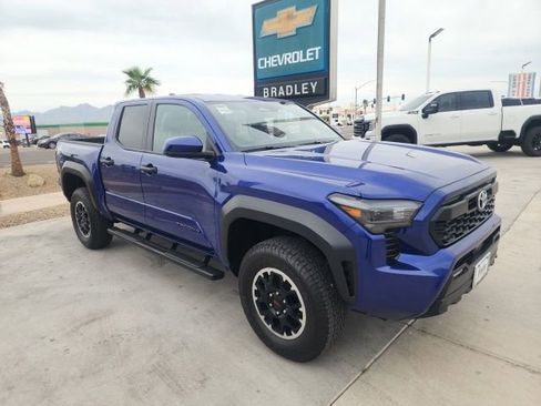 Used 2025 Toyota Tacoma TRD Off-Road image 2