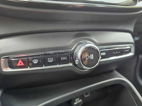 Certified 2025 Volvo XC40 B5 Plus w/ Protection Package Premier image 34