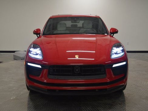 Certified 2025 Porsche Macan AWD/4WD image 10