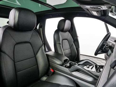 Certified 2024 Porsche Cayenne AWD/4WD image 25