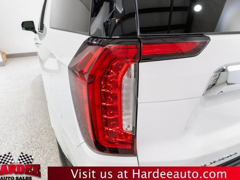 Used 2022 GMC Yukon XL SLT w/ SLT Premium Package RWD image 9