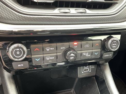 Used 2025 Jeep Compass Trailhawk AWD/4WD image 20