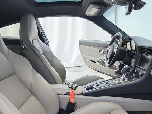 Used 2014 Porsche 911 Turbo S image 26